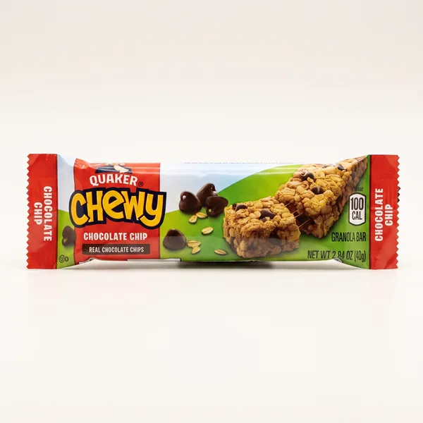 Chewy Chocolate Chip Granola Bar